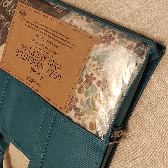 COZY WEIGHTED BLANKET - Picture 9 of 11